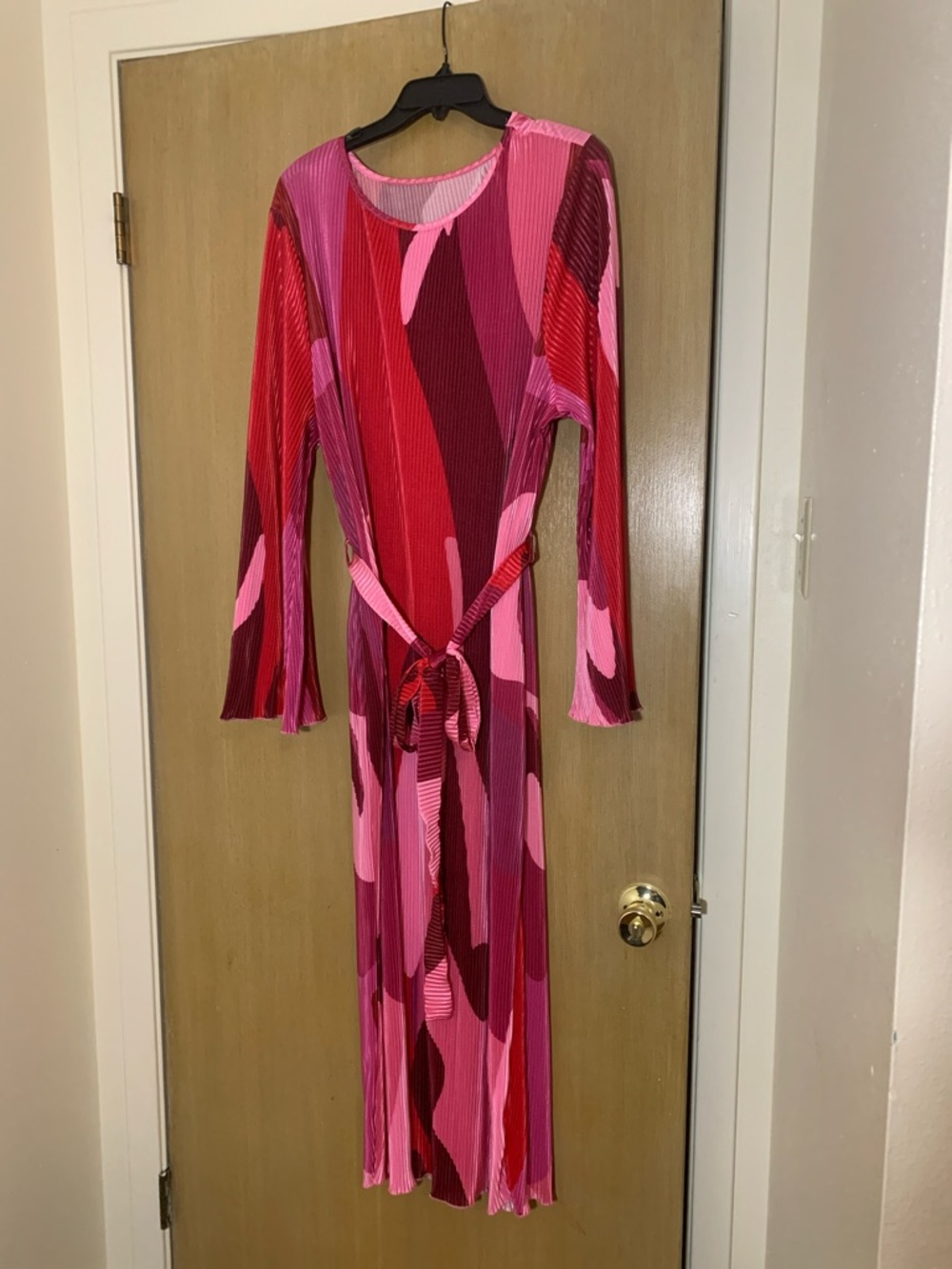 Women's Plus Size Pink & Red Patterned Long Sleeve Tie-Waist Dress